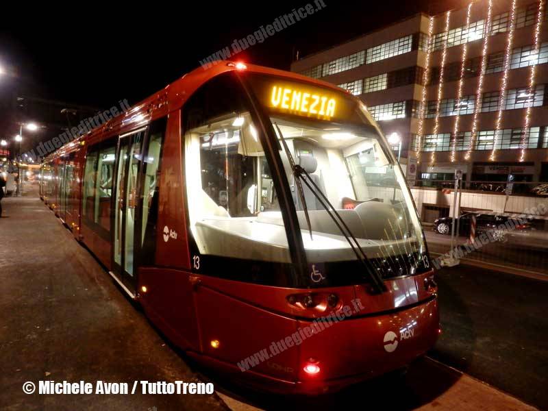 ACTV-Metrobus13-prova-VeneziaPiazzaleRoma-2013-12-19-AvonM-PC193383-wwwduegieditriceit-WEB