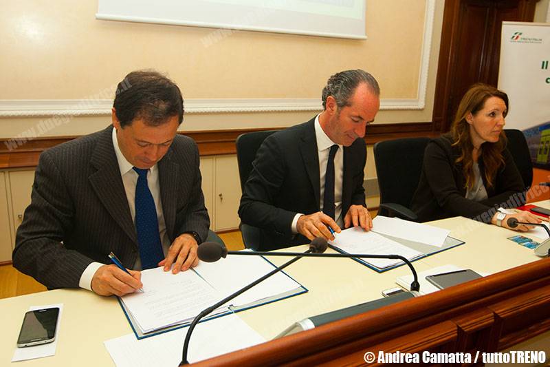 E464_698-PresentazioneNuovoVivalto-FirmaContrattoTrenitaliaRegioneVeneto-VeneziaSantaLucia-2015-05-04-CamattaA-JJEP4687