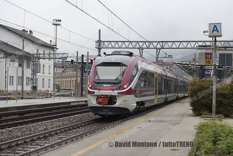TT-ETR526_013-trenoR20912RoveretoBolzano-lineaTrentoBolzano-Trento-20161014-MontoneDavid-DSC_1081_tuttoTRENO_wwwduegieditriceit