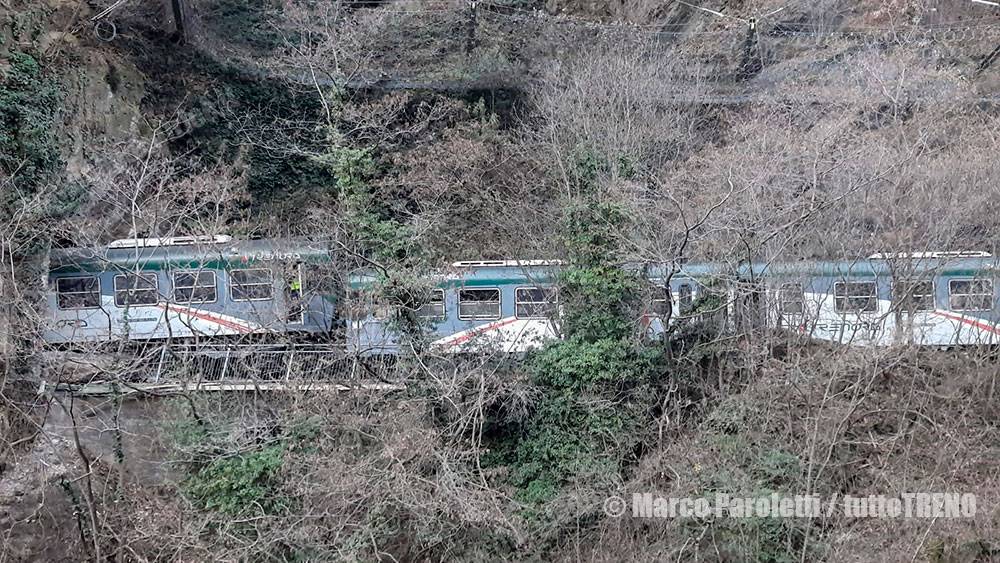 Trenord-ALn668_144+ALn668_131-incidente_ferroviario_galleria-presso-Cedegolo-2021-12-01-ParolettiMarco_tuttoTRENO_blogtuttotreno.it_wwwduegieditriceit-a