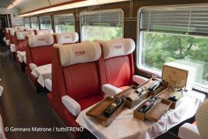 TI-E402_116+E402_172+vetture-lineaNapoliRomaviaFormia-2023-07-24