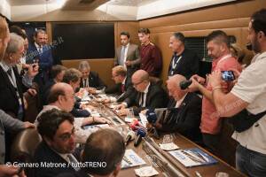 TI-E402_116+E402_172+vetture-lineaNapoliRomaviaFormia-2023-07-24