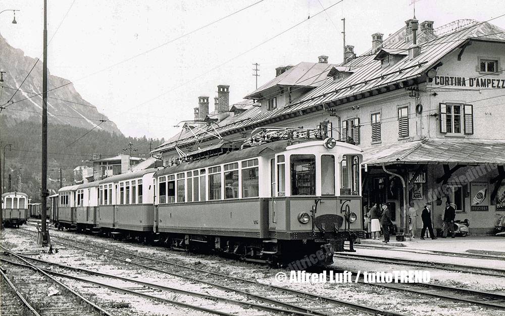 SFD-Treno_StazioneFerroviaria-Cortina_d_Ampezzo-1960_mm_gg-FotoAlfredLuft-14_blog_tuttotreno_it