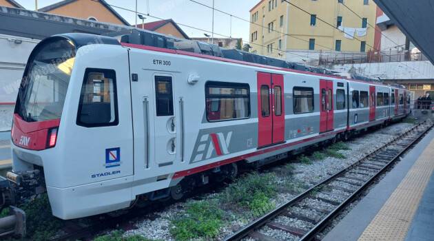 EAV: ecco il nuovo elettrotreno Stadler per la Circumvesuviana