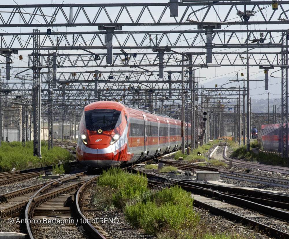 TI-ETR410_104-PresentazioneStampa-stazione-NapoliCentrale-2025-0