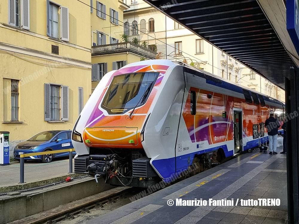 Trenord-ETR421_054-Aeroportuale-livreaOlimpiadiMilanoCortina2026-MilanoCadorna-Milano-2025-10-11-FantiniMaurizio_1000103810_blog_tuttotreno_it