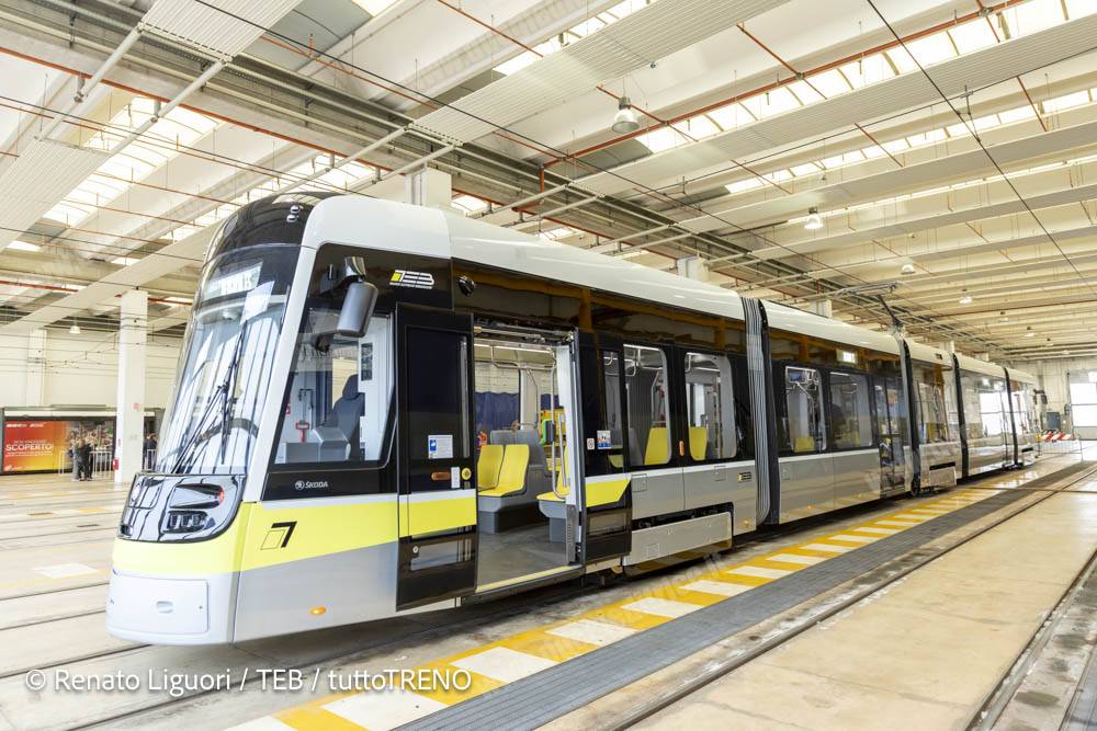 TEB_presentazione primo tram_Linea T2 Bergamo-Villa d_Alme (4)-blog_tuttotreno_it_