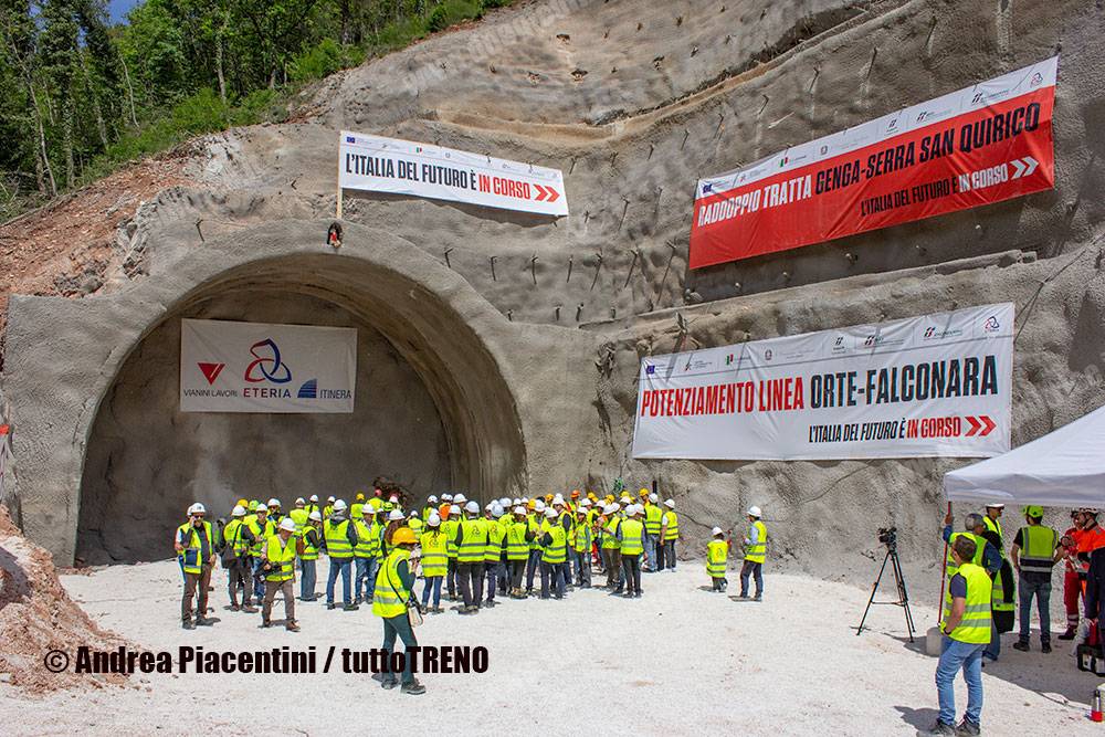 RFI-Apertura_Galleria_Valtreara-Saluti_finali_con_tutte_le_maestranze-2026-04-29-PiacentiniAndrea-IMG_9463_blog_tuttotreno_it