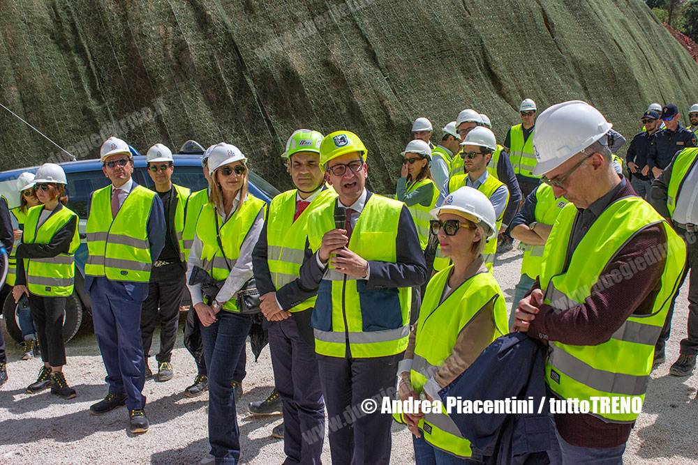 RFI-Apertura_Galleria_Valtreara-Vertici_della_Regione_RFI_Eteria_e_Vianini_in_attesa_della_apertura-2026-04-29-PiacentiniAndrea-IMG_9435_blog_tuttotreno_it