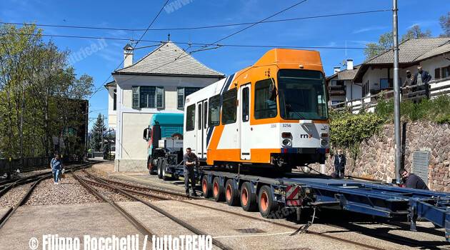 Giunto sul Renon il primo tram M8C proveniente dalla Germania