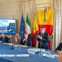 EAV Linea 10: firmato il contratto per il Lotto 2 relativo agli impianti di sistema e ai treni senza conducente