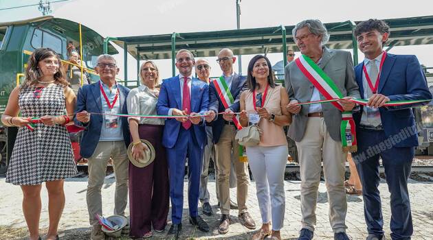 FONDAZIONE FS: DEBUTTANO IN ITALIA LE NUOVE CARROZZE PANORAMICHE PER IL TURISMO FERROVIARIO