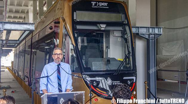TPER: è arrivato a Bologna il primo tram CAF